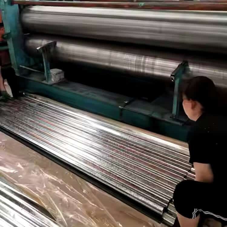 亜鉛メッキ波板 17 Galvanized Corrugated Sheet Production5